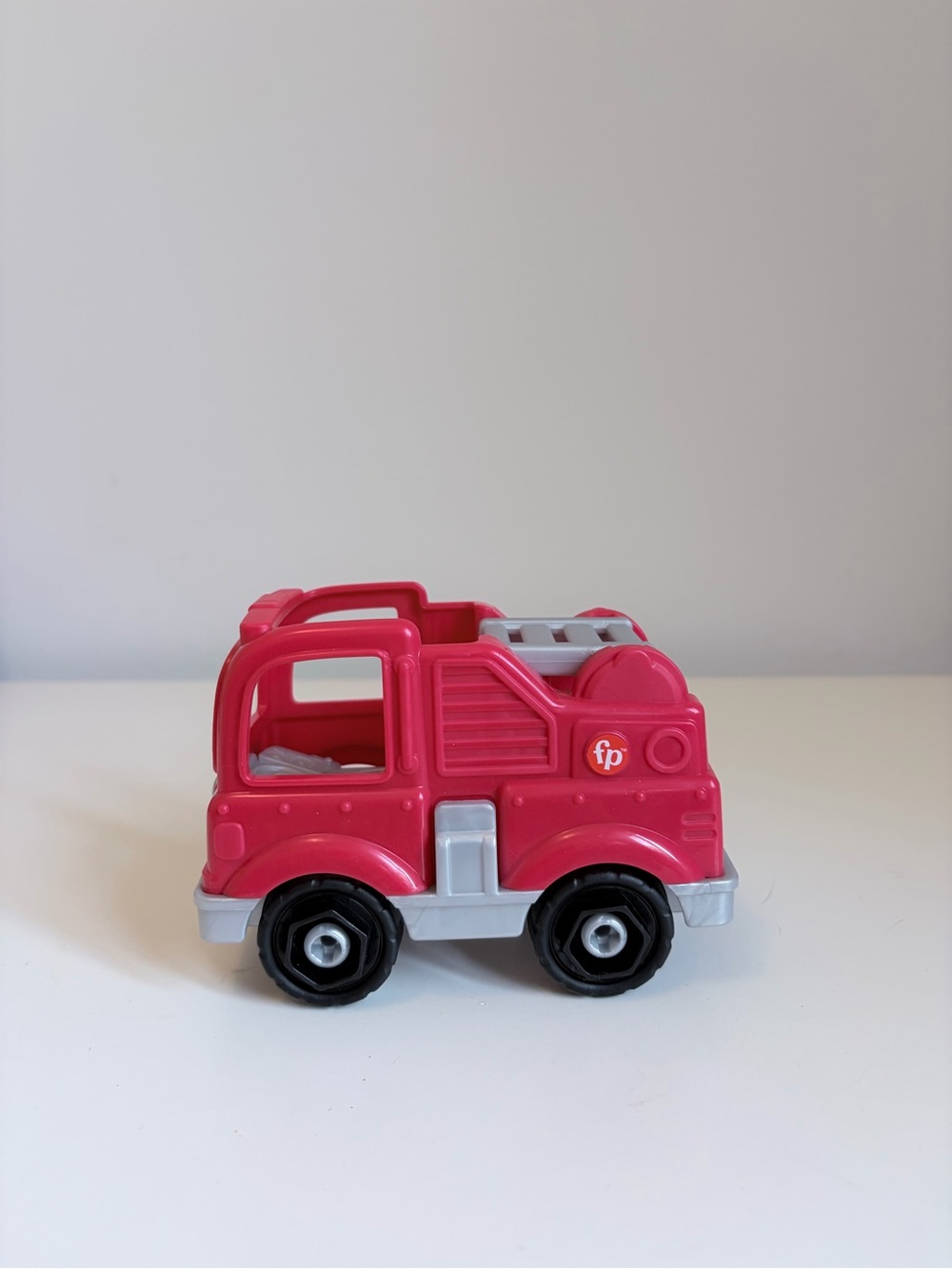 (3/$10) Fisher Price Little People Firetruck ONLY - Picture 2 of 4